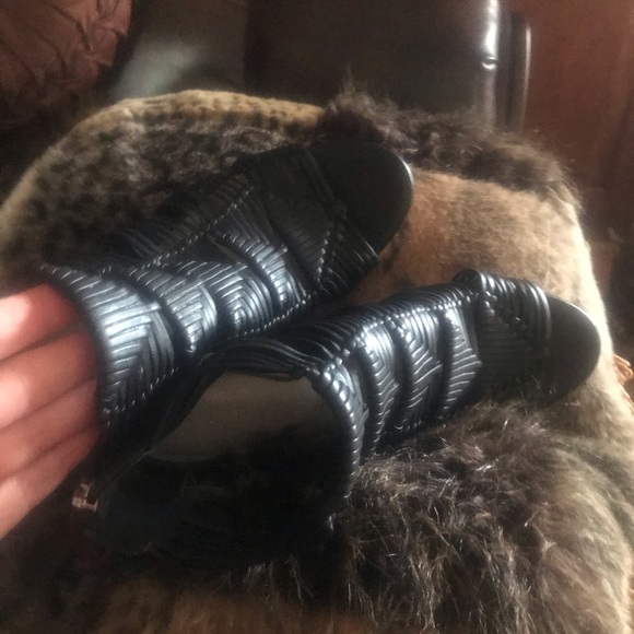 BRAND NEW: 1.STATE 4” BLACK STRAPPY DESIGNER HEELS - Picture 8 of 8